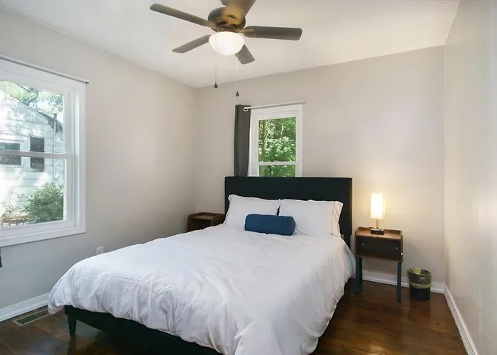 Gorgeous Notre Dame Get Away Comfy Beds Wifi Coffee Games