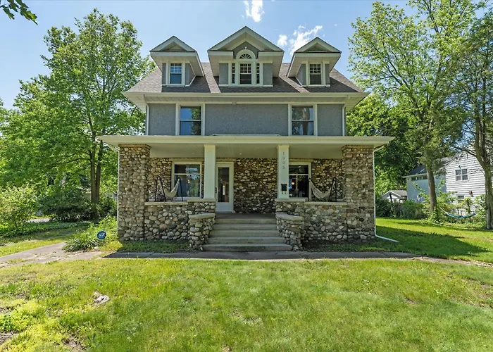 5Bd Movie Theater - 7Mins To Und - Backyard Bbq
