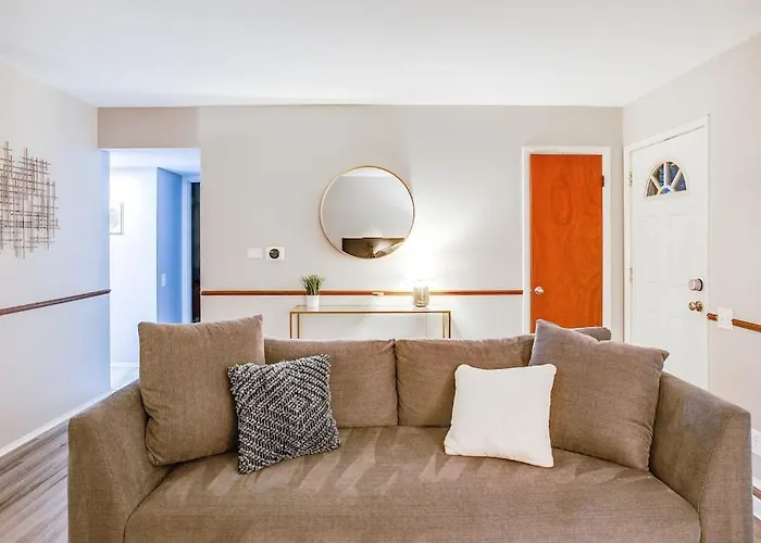Modern Cozy Home 4 Min Drive From Notre Dame